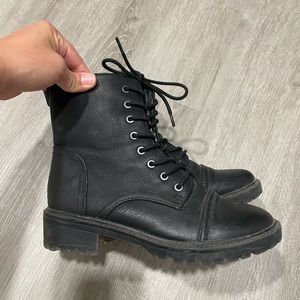 Target combat boots. Size 7.